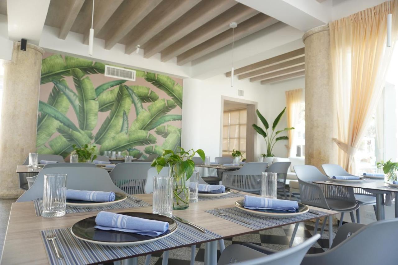 Hotel Las Americas Casa De Playa Cartagena 외부 사진 Interior of the restaurant
