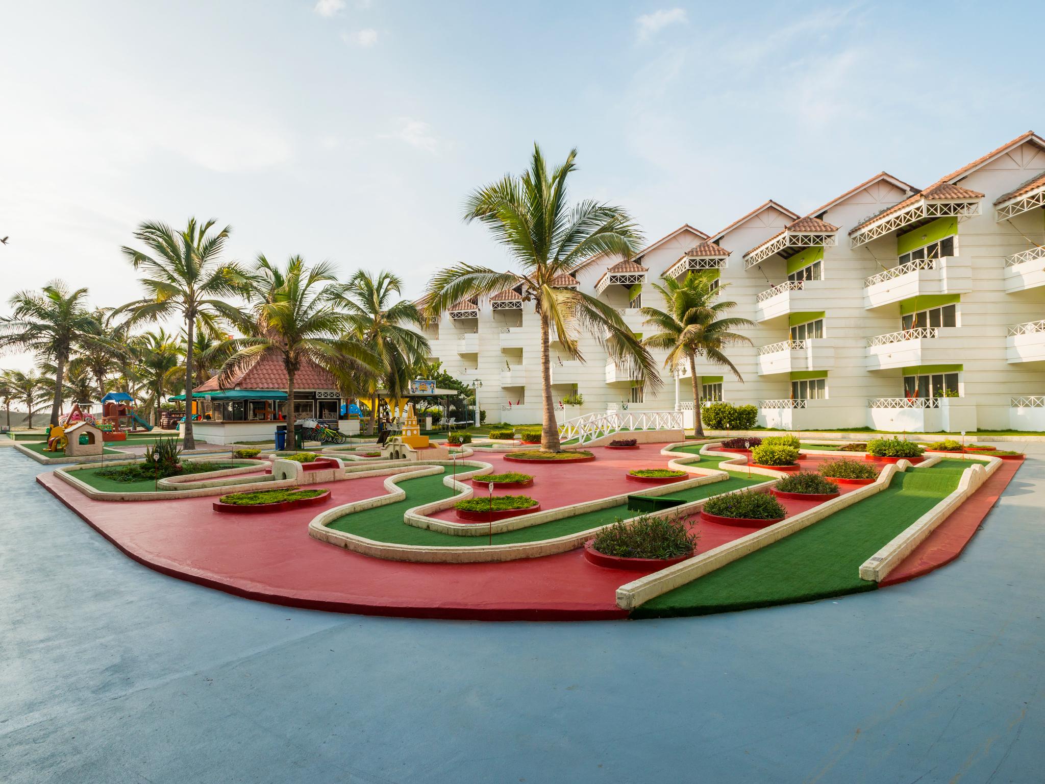Hotel Las Americas Casa De Playa Cartagena 외부 사진 Miniature golf at the Royal Palm Beach Hotel