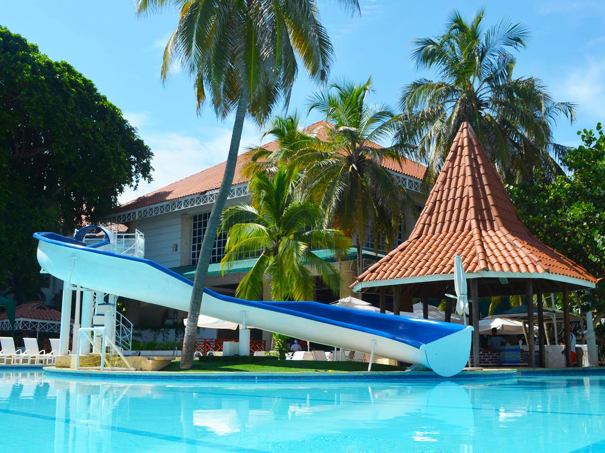 Hotel Las Americas Casa De Playa Cartagena 외부 사진 The swimming pool at the hotel
