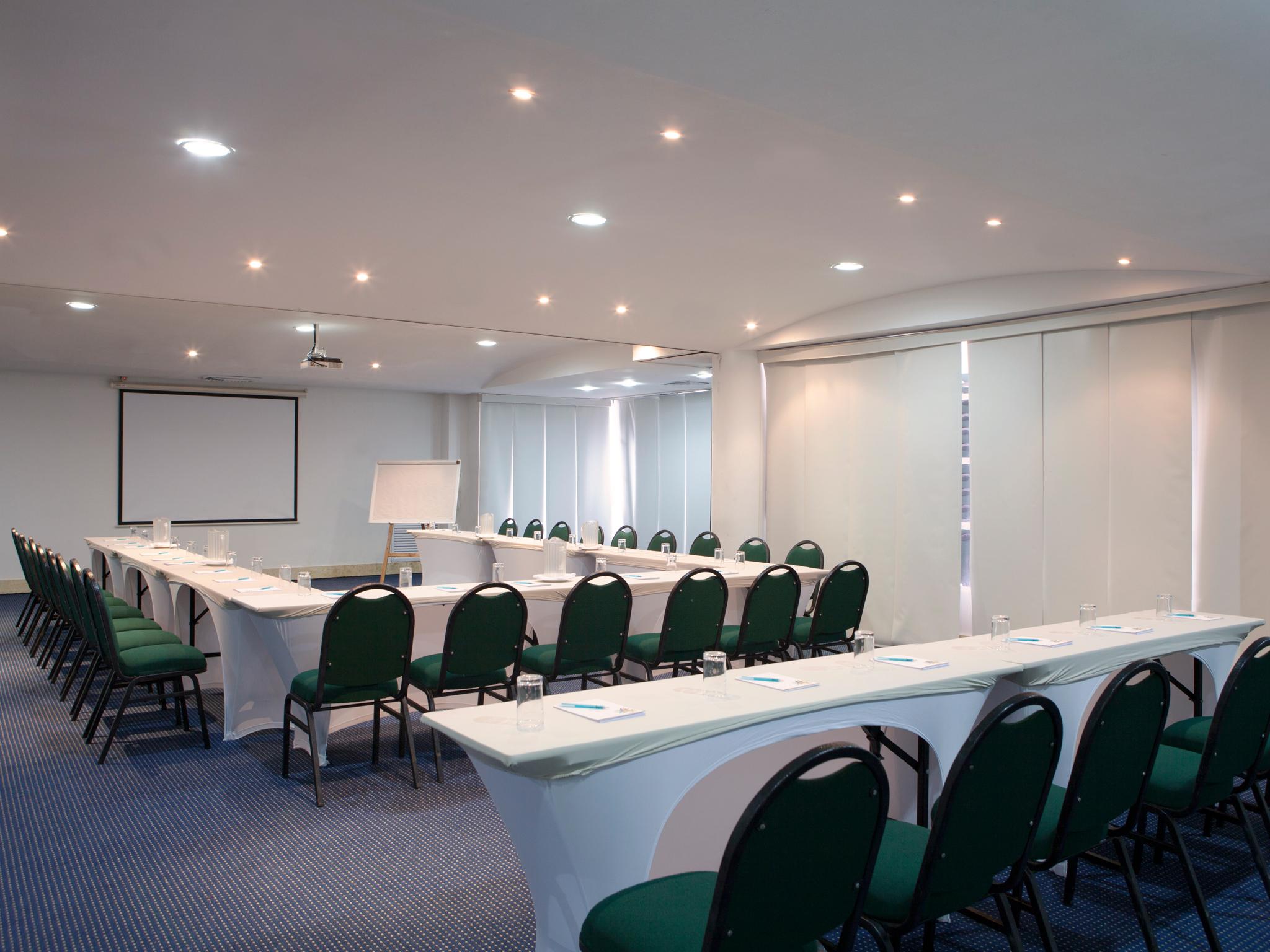 Hotel Las Americas Casa De Playa Cartagena 외부 사진 Meeting room