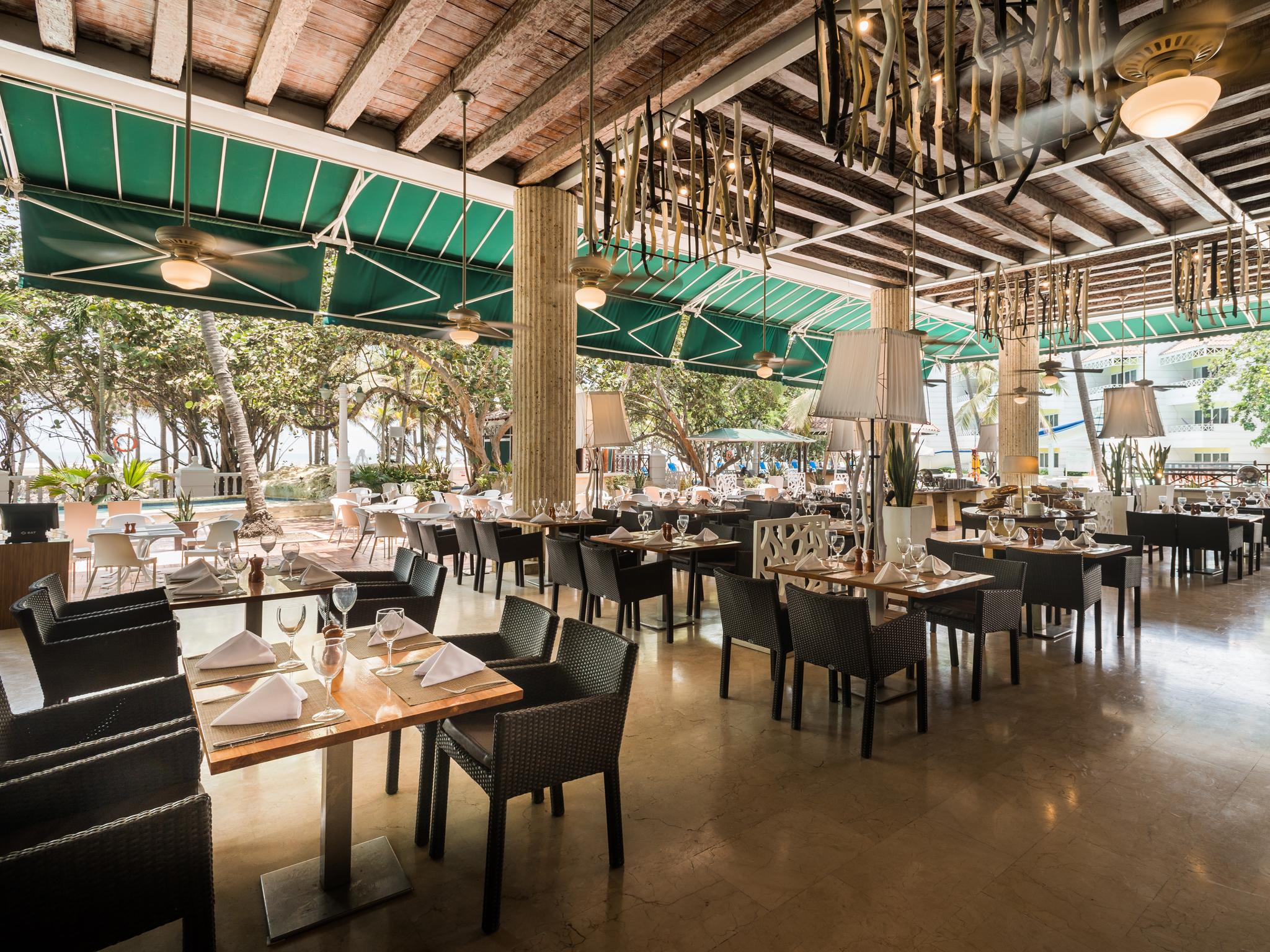 Hotel Las Americas Casa De Playa Cartagena 외부 사진 The interior of the restaurant
