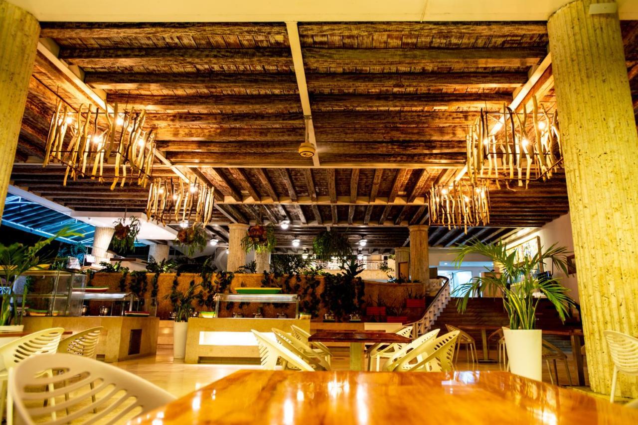 Hotel Las Americas Casa De Playa Cartagena 외부 사진 The lobby of the hotel