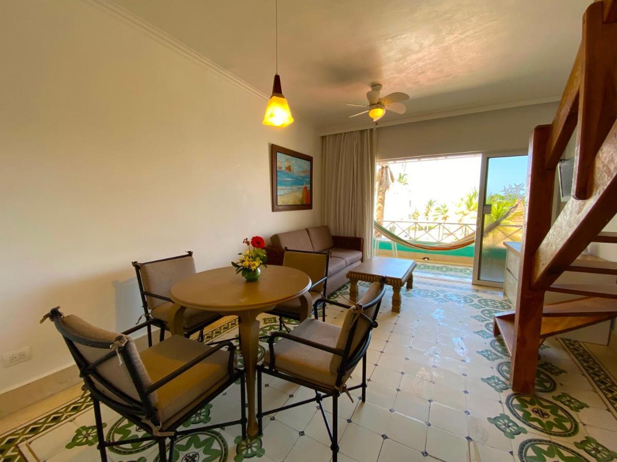 Hotel Las Americas Casa De Playa Cartagena 외부 사진 Living room in a typical condo
